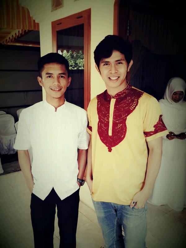 acceptsuherman's tweet photo. lebaran with cakra khan.. http://t.co/Q0eFRg1DOg