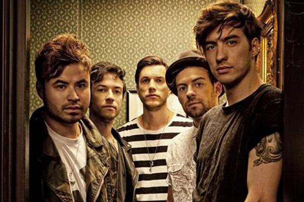 CandiceAck's tweet photo. Great treat 4 a Mon! @YoungGunsUK in our office playing acoustic sets for our "MEC Music Week" http://t.co/aJcvkx9vtD http://t.co/9zTPGB5tcQ