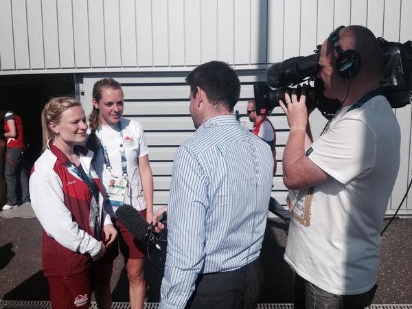 aer77's tweet photo. A nice visit for the Australian and England hockey teams #Glasgow2014 http://t.co/gVbmXnL5y4