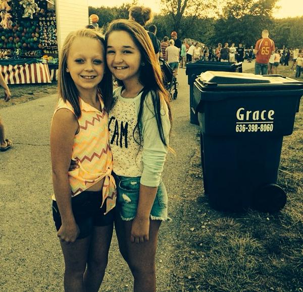 caileyheller's tweet image. Had fun at the fair with this girll💁👭💜