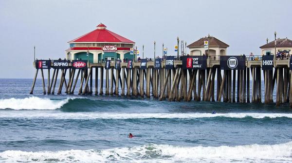 wsl's tweet photo. The 2014 #vansusopen is ON. Watch @ASP_QS Men's Round 1 LIVE: http://t.co/XvKuWl7n4Y http://t.co/lYMQVdlh1H