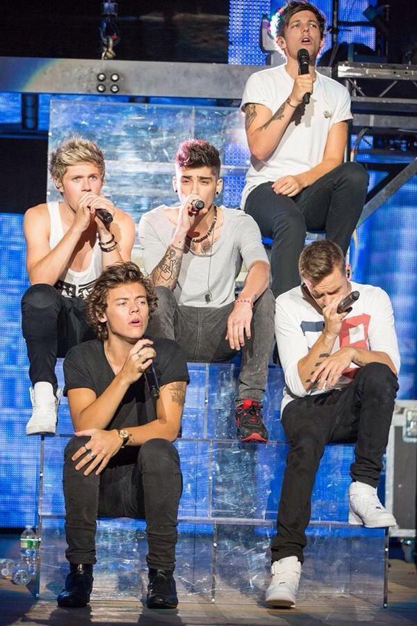 isnotliam's tweet photo. eu tenho muito orgulho deles #MTVHottest One Direction http://t.co/NeJZ1wHSz3