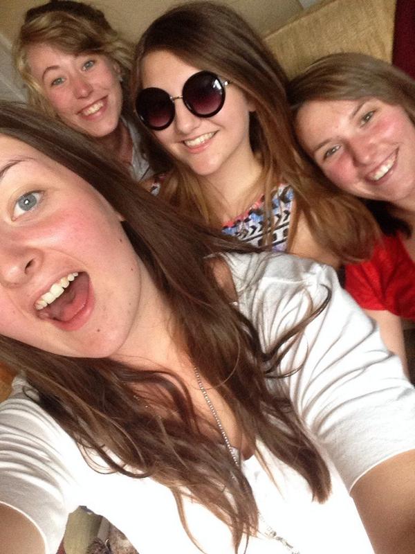 Callaghan_Shona's tweet photo. #withthegirls @Cl4mmyH4mmy http://t.co/1G9ur7vrtm