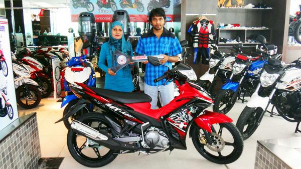 Dhiraagu's tweet photo. #Week3 winner, Abdulla Sunil chose a Black #Yamaha #JupiterMX #WeeklyDraws #BoduHadhiya #RoadhaHadhiya #SoulGT #Xeon http://t.co/QhcG2g2NwY