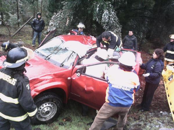 RNE_NUBLE's tweet photo. Camioneta volcada ruta Quirihue-Cauquenes ruta K116 [ahora] vía RNE C8 Ñuble http://t.co/kr2PWSDdL3