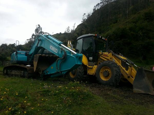 KELVINROBLES4's tweet photo. Ya tenemos 10 máquinas en la maravillas de Oriente Puente Camacho- Garagoa-Las Juntas, para iniciar a ejecutar obras. http://t.co/DjdiEgmffI