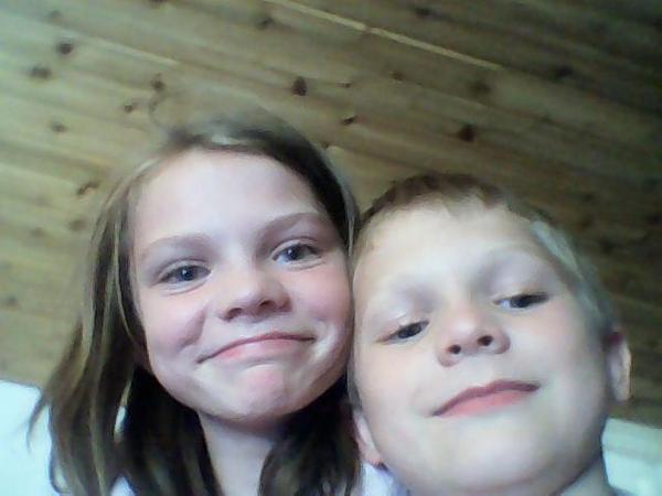 randybearden44's tweet photo. Me and my sister home alone http://t.co/nBfBb0WKzp
