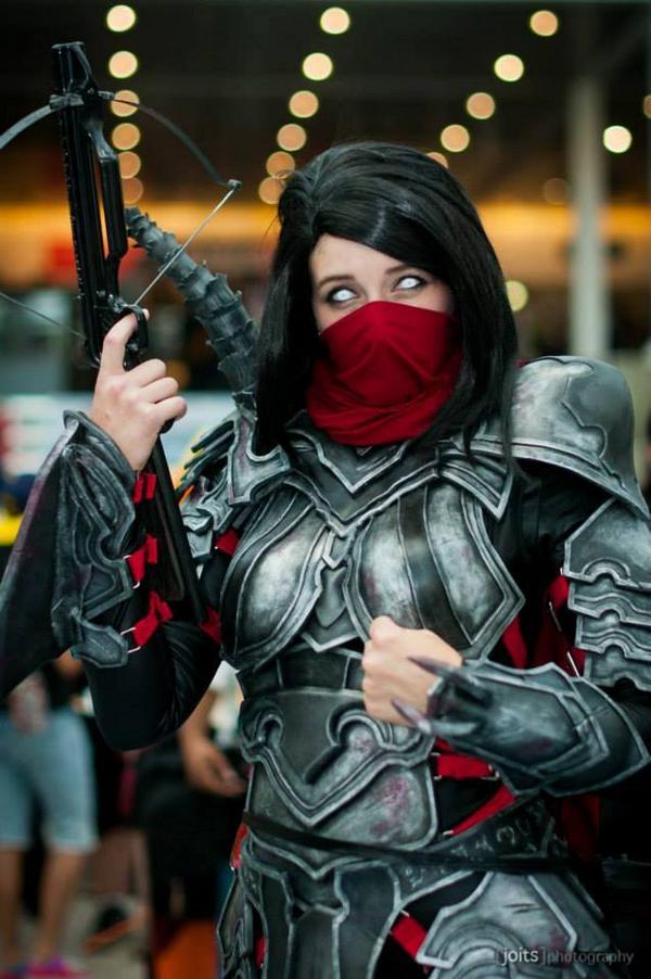 Diablo's tweet photo. "Darkness awaits you." - Valla the Demon Hunter (Cosplay by: @Vash_Fanatic) #D3RoS http://t.co/R19NPZUETY