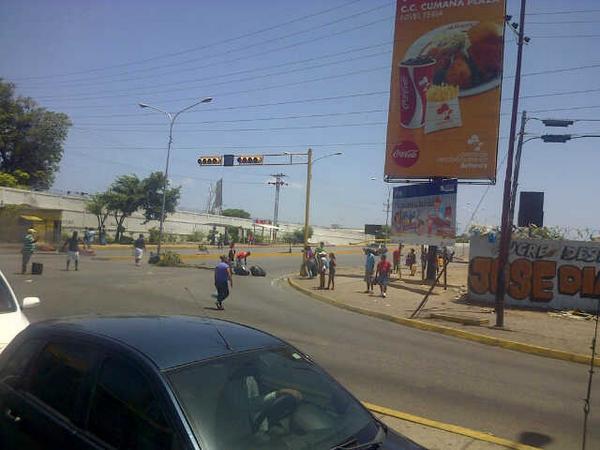 arbstaking's tweet photo. #28JL Reportan protestatas en cumana de familiares privados de libertad los cuales les quitaron privilegios. http://t.co/pc6ZKn2jY5