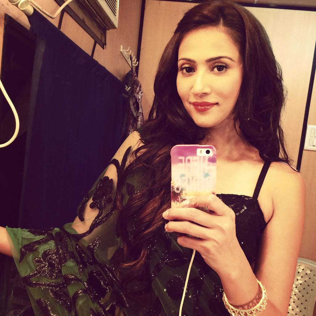 rishina kandhari on Twitter: "#selfieoftheday #uttran @ColorsTV http