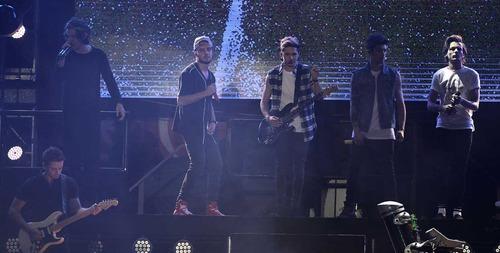 1Dfansies's tweet photo. Beat One Direction in Bomberman and win 4 free tickets! https://t.co/teAFVskO3Q http://t.co/gL4HvWoQo4