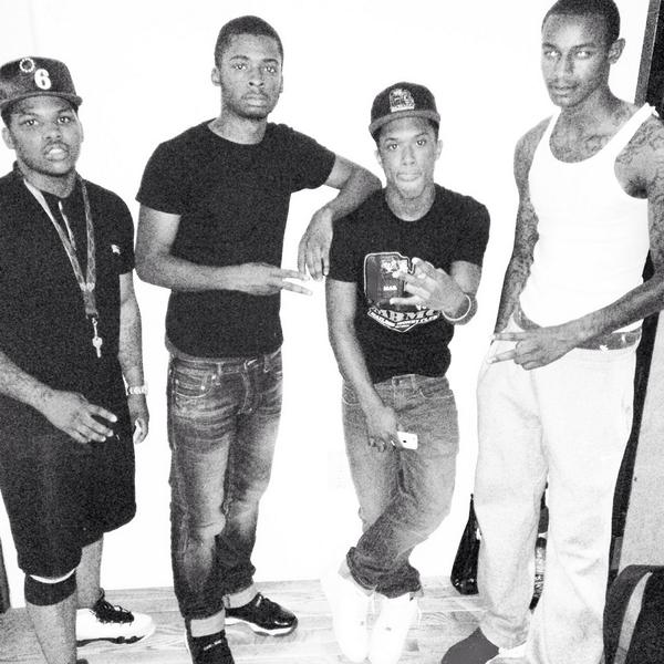 doublergang2's tweet photo. #Philly @reeserel @kurngb @deekphilly215 @mir_430 #TeamReeseRel #WeStrivers #NGB #BoxMoney #GNG http://t.co/B1Tuqqm0Jl