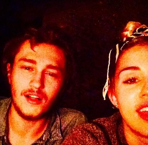 FR_MileyCyrus's tweet photo. Miley's instagram- http://t.co/y51wpwaM97