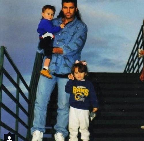FR_MileyCyrus's tweet photo. Miley's instagram- http://t.co/y51wpwaM97