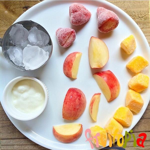 YayFruitopia's tweet photo. NEW: Strawberry Peach smoothie! Try this smoothie on Wednesday! http://t.co/rjI28Em74n