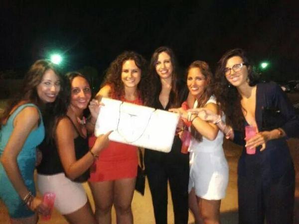 CriistiinAL's tweet photo. Si las Koplos van a Conil se nota!!!! Jajaja Illooodalelapatá!!!! El antes y el después xD http://t.co/i0M2eBNYzN