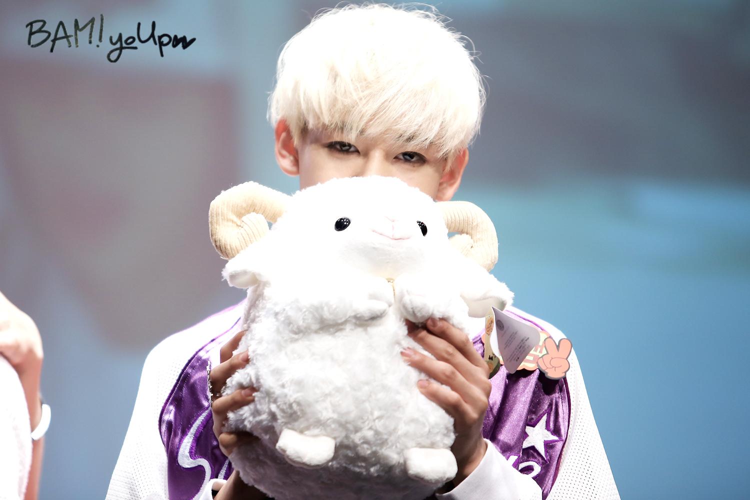 Btpl3RrCQAICFQE.jpg:large