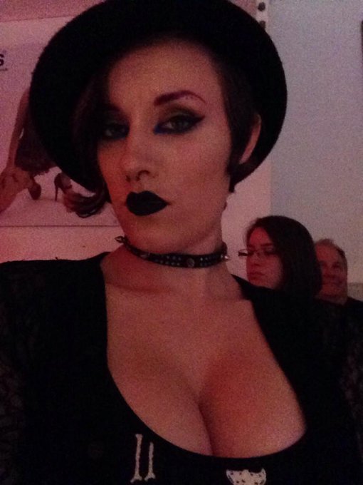 I'm back, bitches!!! http://t.co/bTAn38KZRC<a href="/tag/bdsm"class="tags"><span>#bdsm</span></a><a href="/tag/porn"class="tags"><span>#porn</span></a><a href="/tag/liveporn"class="tags"><span>#liveporn</span></a>