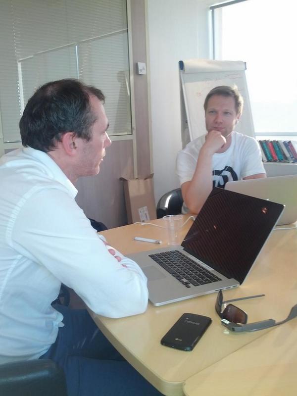 GirouGuillaume's tweet photo. Retour d'expérience des Google glass de @DidierGirard #castcodeurs http://t.co/38a75bK9J6