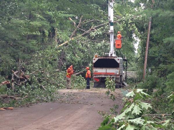 ScottMillerCTV's tweet photo. Hydro coming on in parts of Grand Bend. Traffic lights functional. Will be a few days cleanup for many residents. http://t.co/gC9veVdpaB