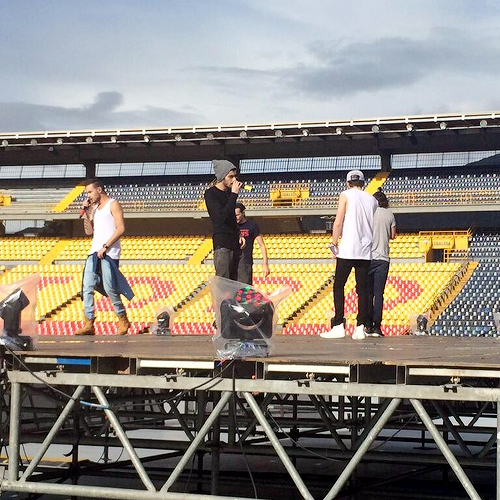 1Dfansies's tweet photo. Beat One Direction in Bomberman and win 4 free tickets! https://t.co/teAFVskO3Q http://t.co/VbeXvzEm3R