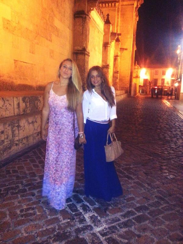 laura_ag90's tweet photo. Hay gentr que llega a tu vida para quedarse, y contigo estoy segura de que es así. @Ana_Gonzagui http://t.co/nk8M1Q955z