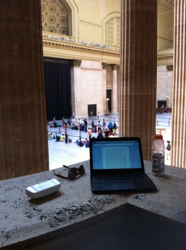 katrinakennett's tweet photo. Monday Writing Marathon in Chicago - Stop 1: Union Station #uiwp http://t.co/gkToGGpZ5g