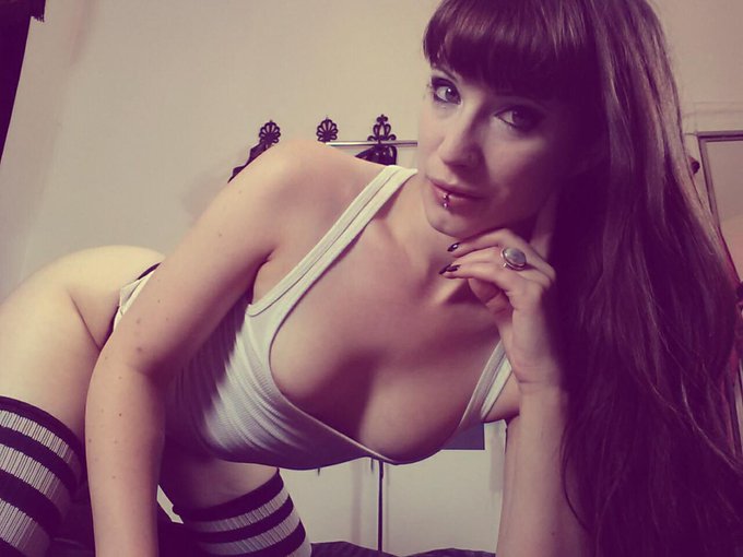 I'm online on http://t.co/mkVBBZQpBv, right now.  Cum and play with me.  It's #Free for all my members<a href="/tag/free"class="tags"><span>#free</span></a>