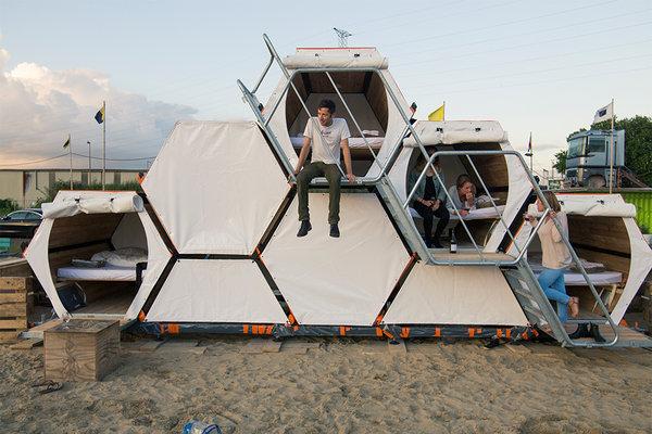 Stackable cells allow you to sleep on top of your friends at music festivals theverge.com/e/5709930