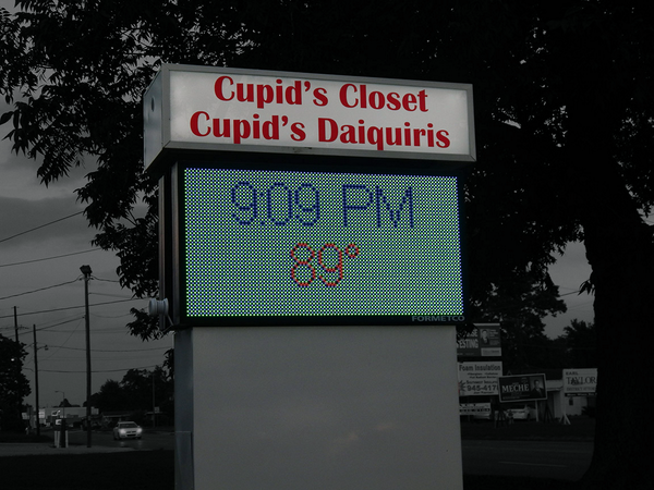 BassCustomSigns's tweet image. Cupid's Closet &amp;amp; Daiquiris new L.E.D. message center.