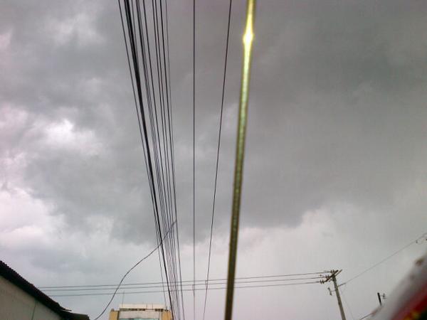 gabsbolanos's tweet photo. Asi esta por los alrededores del centro de gobierno. @VozFm_radio @exaelsalvador @traficosv @alertux http://t.co/2r3OfUBsDh