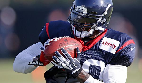 HoustonTexans's tweet image. After 3 days of training camp, Andre Johnson looks like he hasn't missed a beat.

MORE: bit.ly/1znUdFk