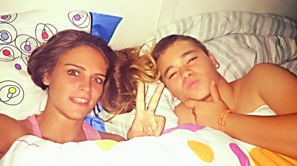 Laurapeque38's tweet photo. Hoy tocaa mimiir con mi brother 👏😝Buenas y bonitas noches!!! @Reche_14 http://t.co/PrLLQznjuE