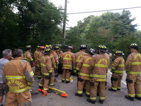TurnofRiverFD's tweet image. Another photo from the Res-Q-Jack drill tonight. #TRFD #STAMFORDFIRE @SFRD @CityofStamford @FireSafetyFund