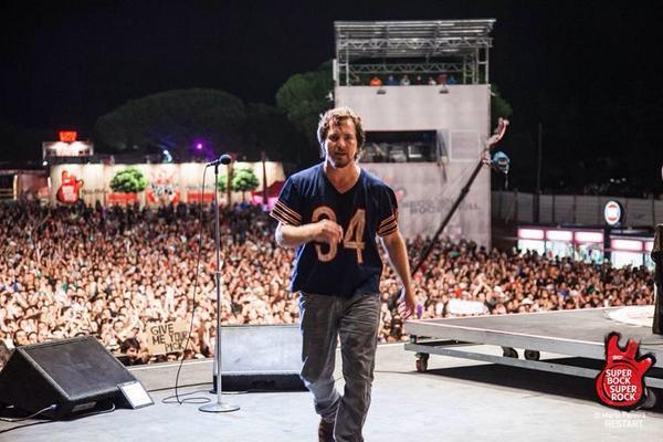 sbsr's tweet photo. Eddie Vedder, Eddie para os amigos. O homem-forte dos @PearlJam agradece-vos. #sbsr http://t.co/3LcTC0oISY