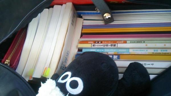 nanabeeeeee's tweet photo. 教科書たくさん♥くそ重かったおつかれ私 http://t.co/ubRjBEJPmp