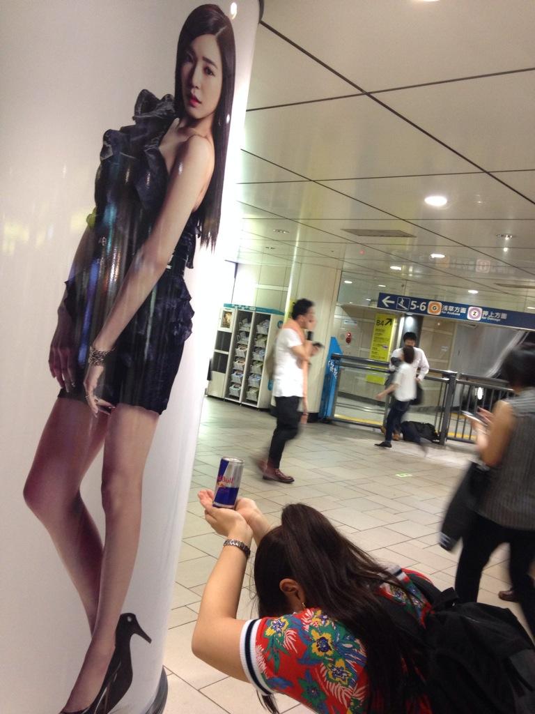 Btr8o8cCUAAI96h.jpg:large