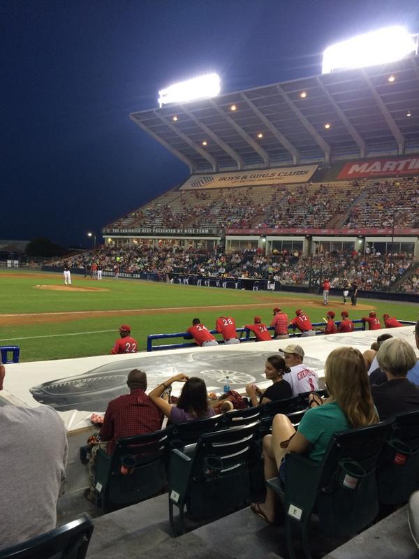 dixieGOPman's tweet image. Beautiful night for baseball. #gonutz