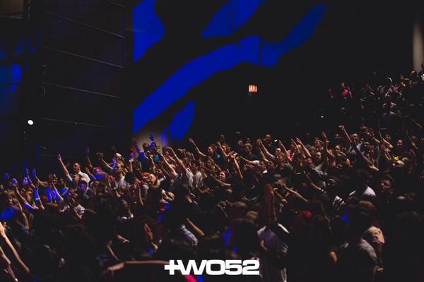 Two52's tweet photo. "Heaven and Earth Collide" - Night two of #Two52conf just kicked off with incredible session of worship! #praisepark http://t.co/sGHFT0XpBK