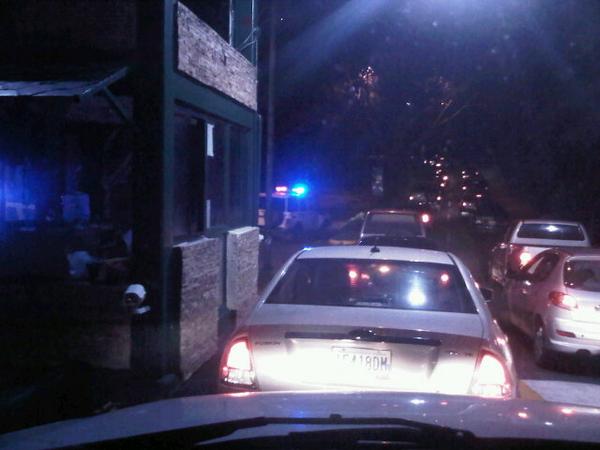 arbstaking's tweet photo. #28JL Reportan intento de secuestro en Manzanares , la urbanización se encuentra cerrada  Vía @Mmorin_informa http://t.co/X4TdpOVxwm #360UCV