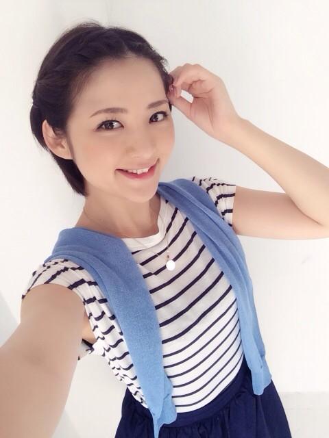 鈴木咲 今日はお仕事でとある帽子を被るので 髪の毛全部後ろにやってます 顔丸出し なんのお仕事かはまたのお楽しみ 笑 Http T Co Snzx6mnsjq Twitter