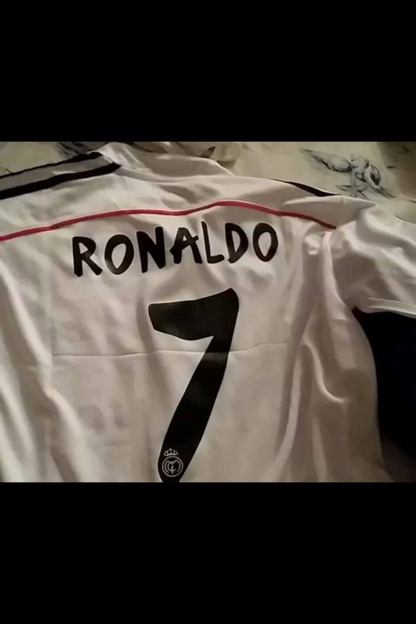 Falco97Falco's tweet photo. Ops. Direttamente dalla Spagna! @Cristiano #blancos #vamosReal http://t.co/37Ds3jgyRq