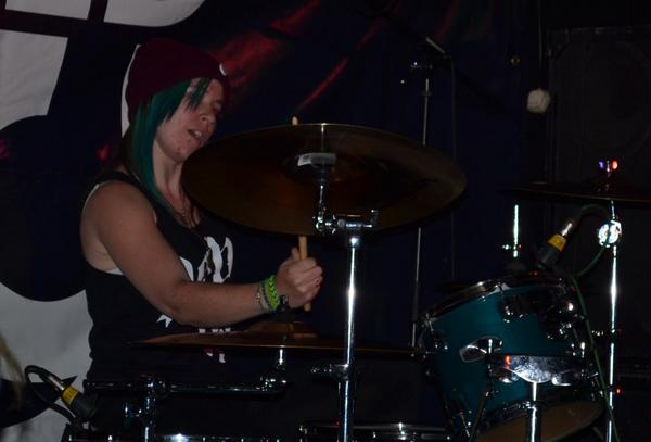 ST2648's tweet photo. @AlteredSky @Domino_Fire @Im_The_Envy Female drummers are like buses. Wait ages for 1, then 3 turn up on one night http://t.co/L3LAwN505K