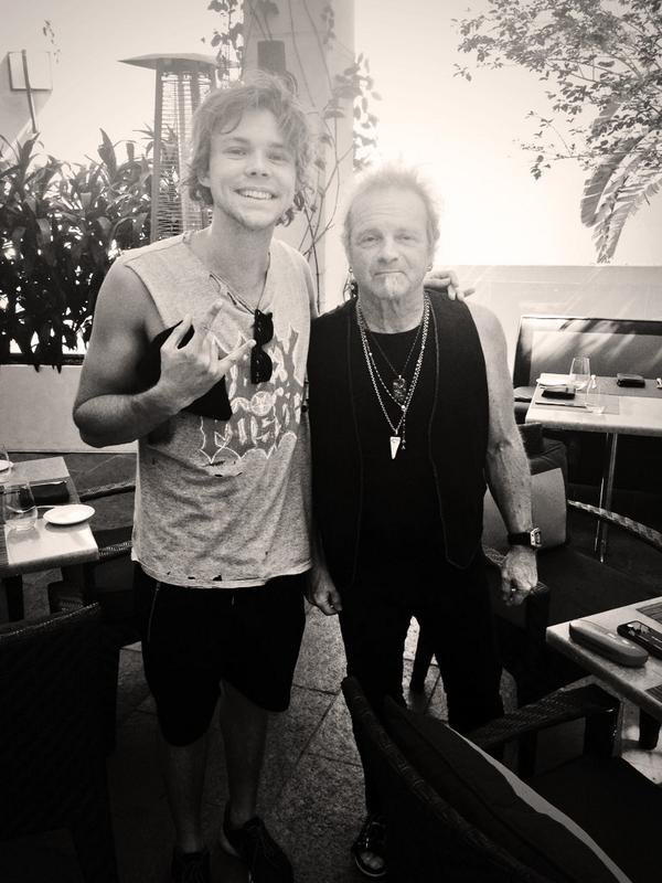 Ashton5SOS's tweet photo. I met Joey from Aerosmith today, what a huge legend http://t.co/erjWb4gERu