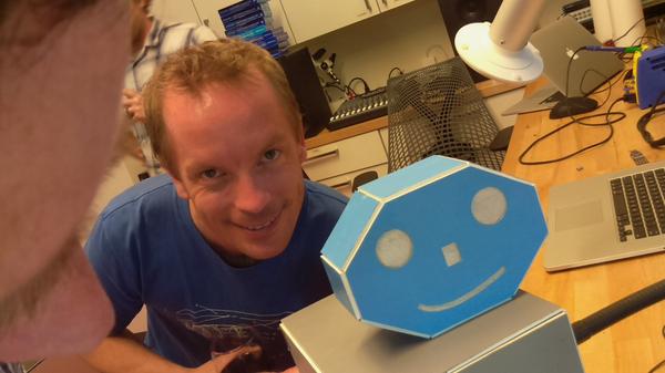 SelfiesBot's tweet image. I'm probably the only person in the universe that actually quite likes that #SELFIE song