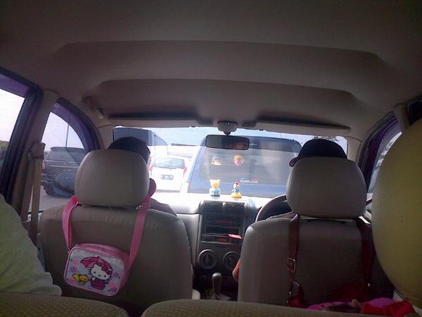 OP_Starlight's tweet photo. Macet di gerbang. tol ungaran -_-' http://t.co/n41WO7DRpc