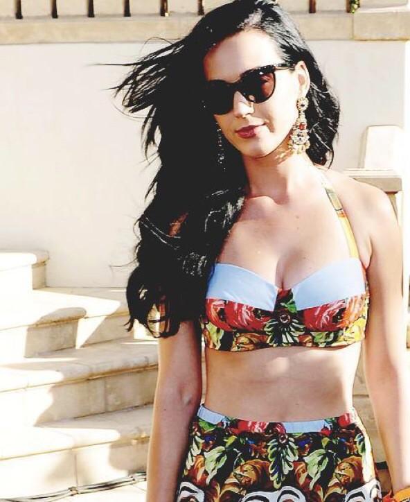 KatyPerrySlayUK's tweet photo. #MTVHottest Katy Perry http://t.co/mtoYb009VQ
