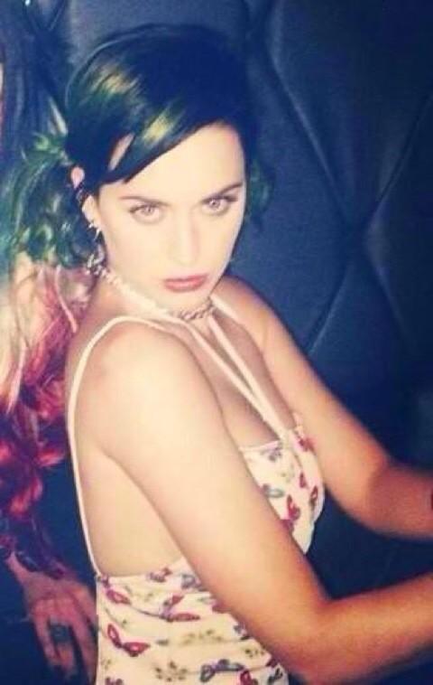 KatyPerrySlayUK's tweet photo. In love #MTVHottest Katy Perry http://t.co/O64xfgsEmI