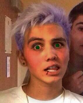 CuteO2Lpics's tweet image. I made Sam have green eyes and a killer tan... what do you think?