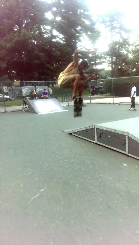 senpaibreeze's tweet photo. #HardFlips http://t.co/hpaqxRgG5X